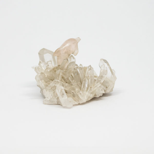 Cristal de roche avec dauphin en quartz rose.