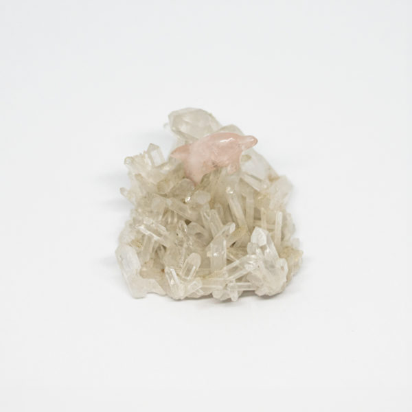 Cristal de roche avec dauphin en quartz rose.